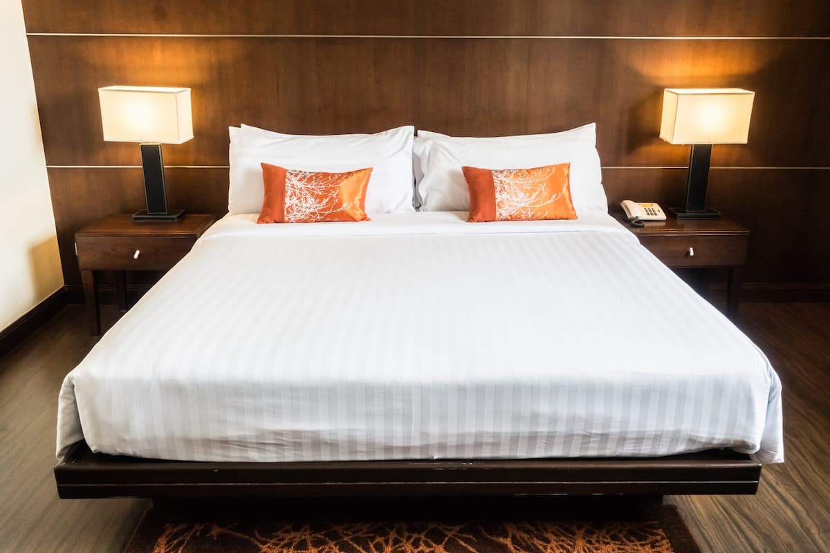 cama king size em hotel