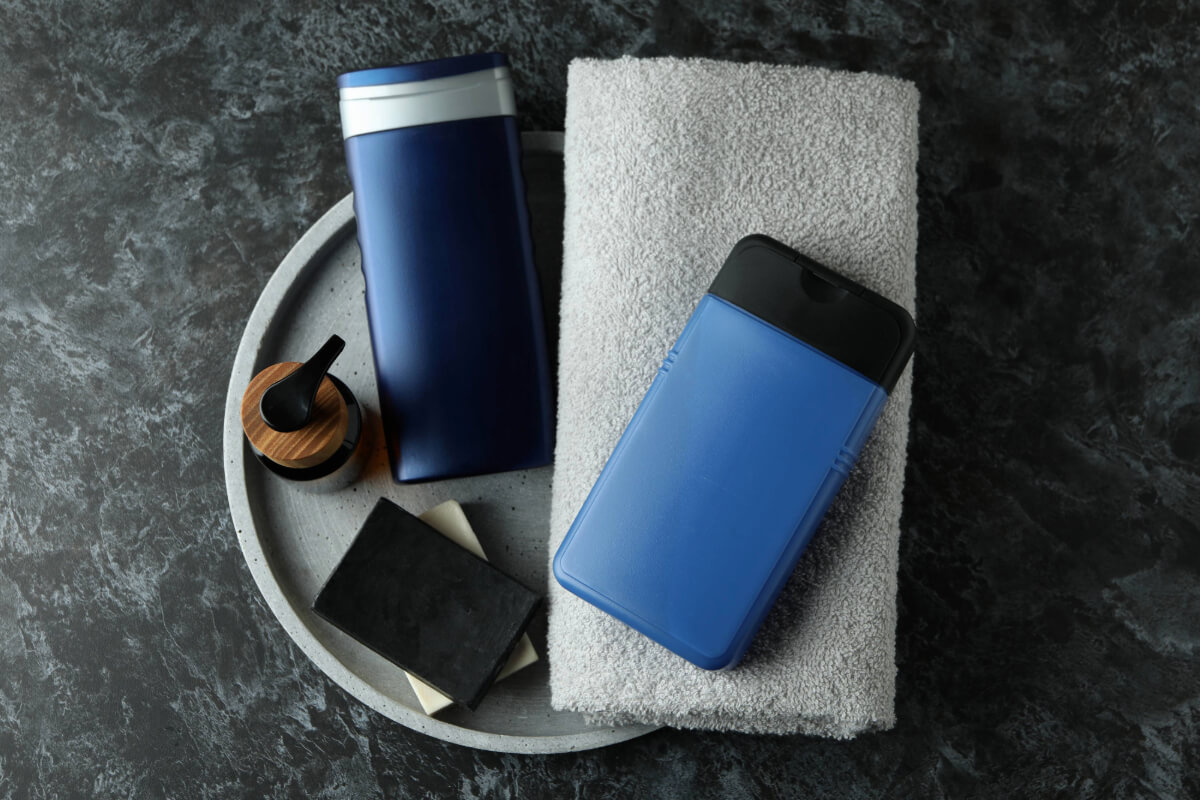 kit com perfume e itens de autocuidado