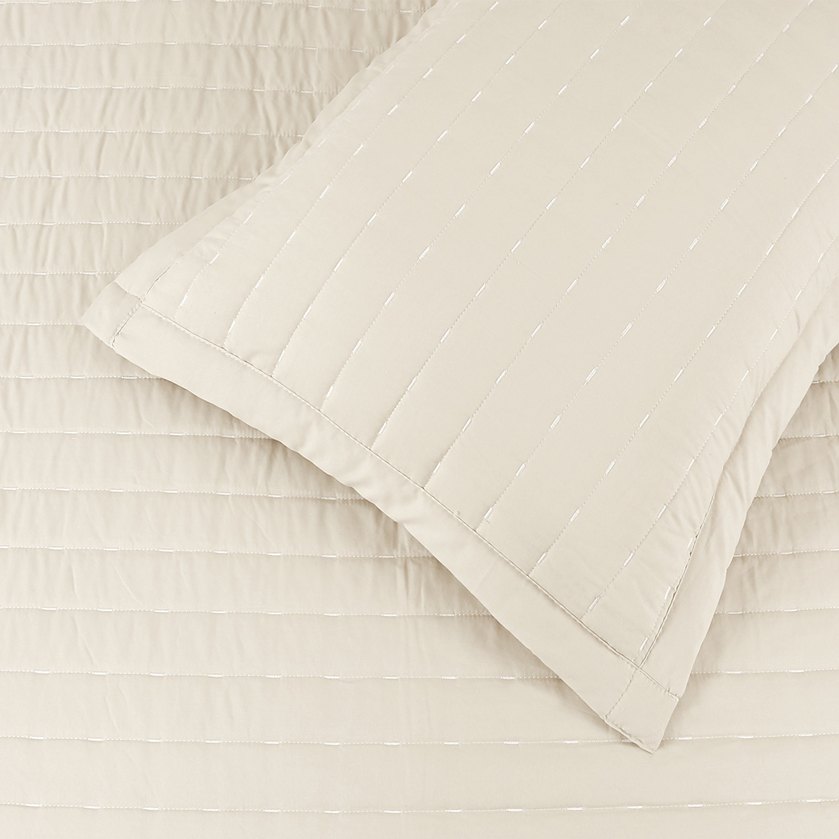 kit colcha bordada golden porta travesseiro detalhe off white