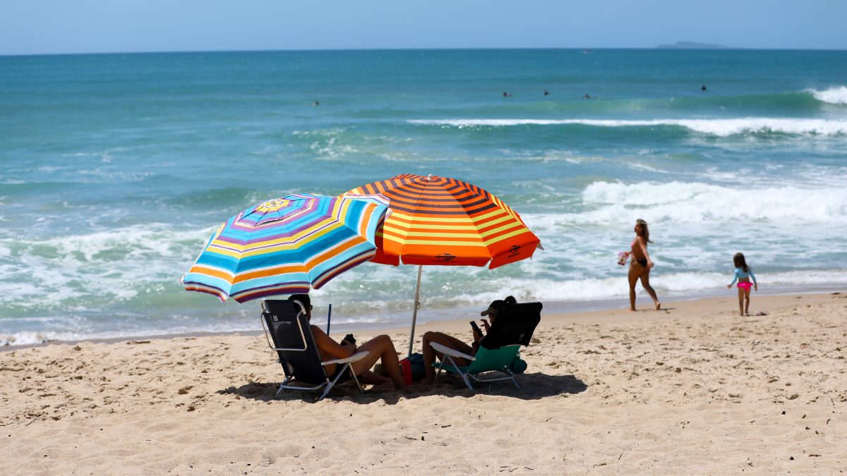 Praias de Florianopolis tem 724 dos pontos proprios para banho no Carnaval 1