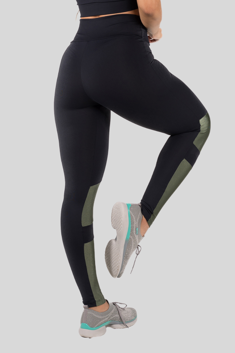 05 calca legging fitness poliamida com recortes em metalic