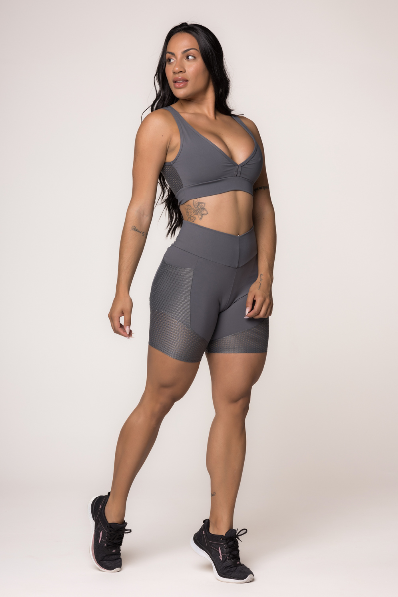 01 top fitness com decote em mesh e poliamida cinza