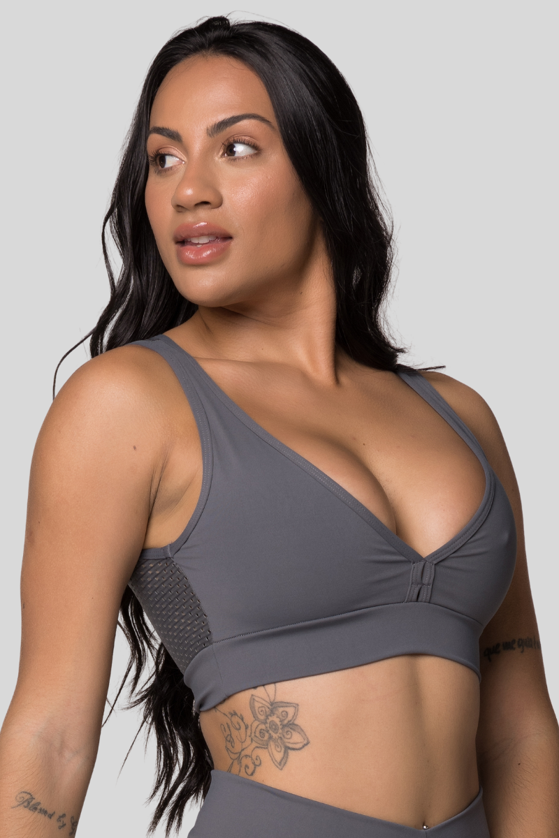 04 top fitness com decote em mesh e poliamida cinza