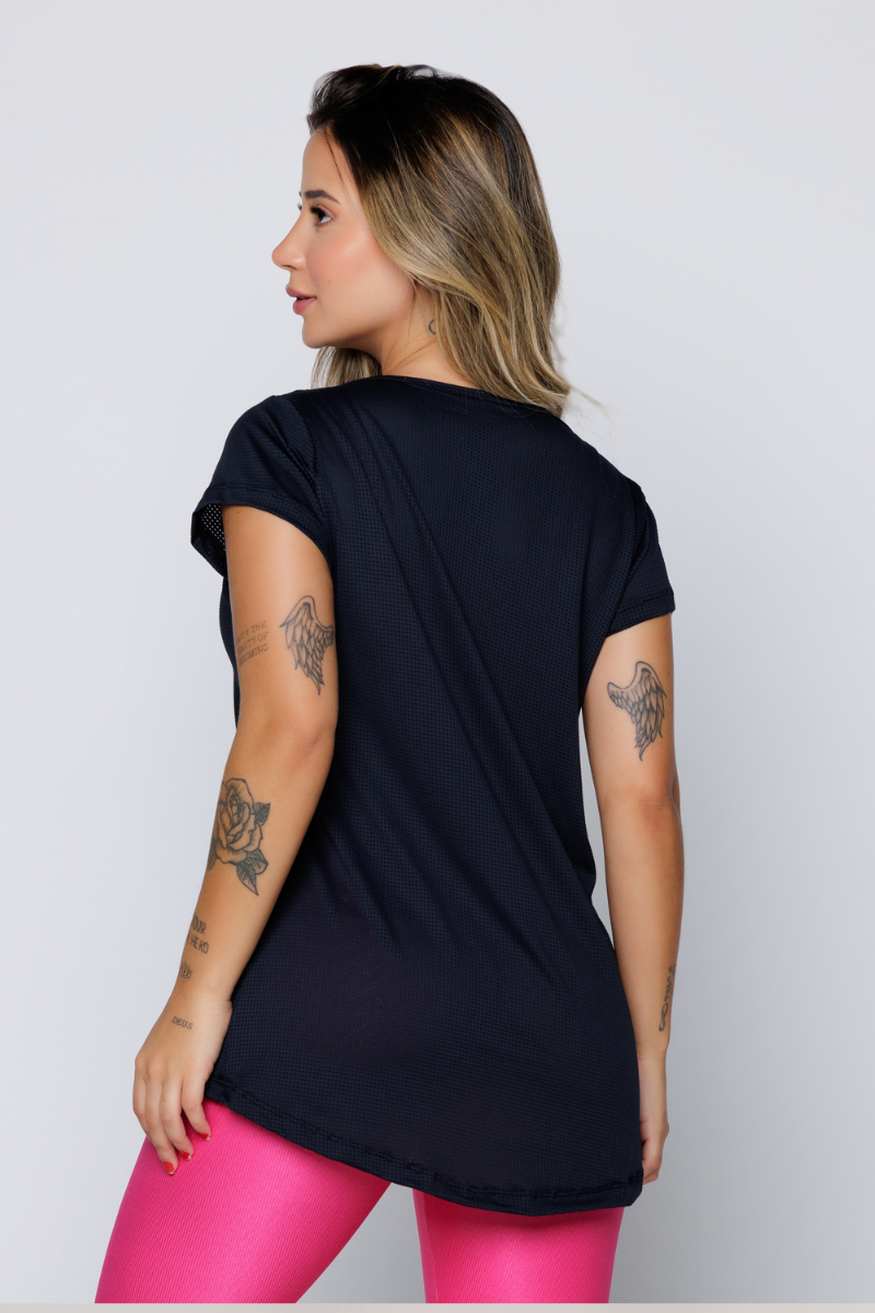 02 blusa dry fit preta com manga
