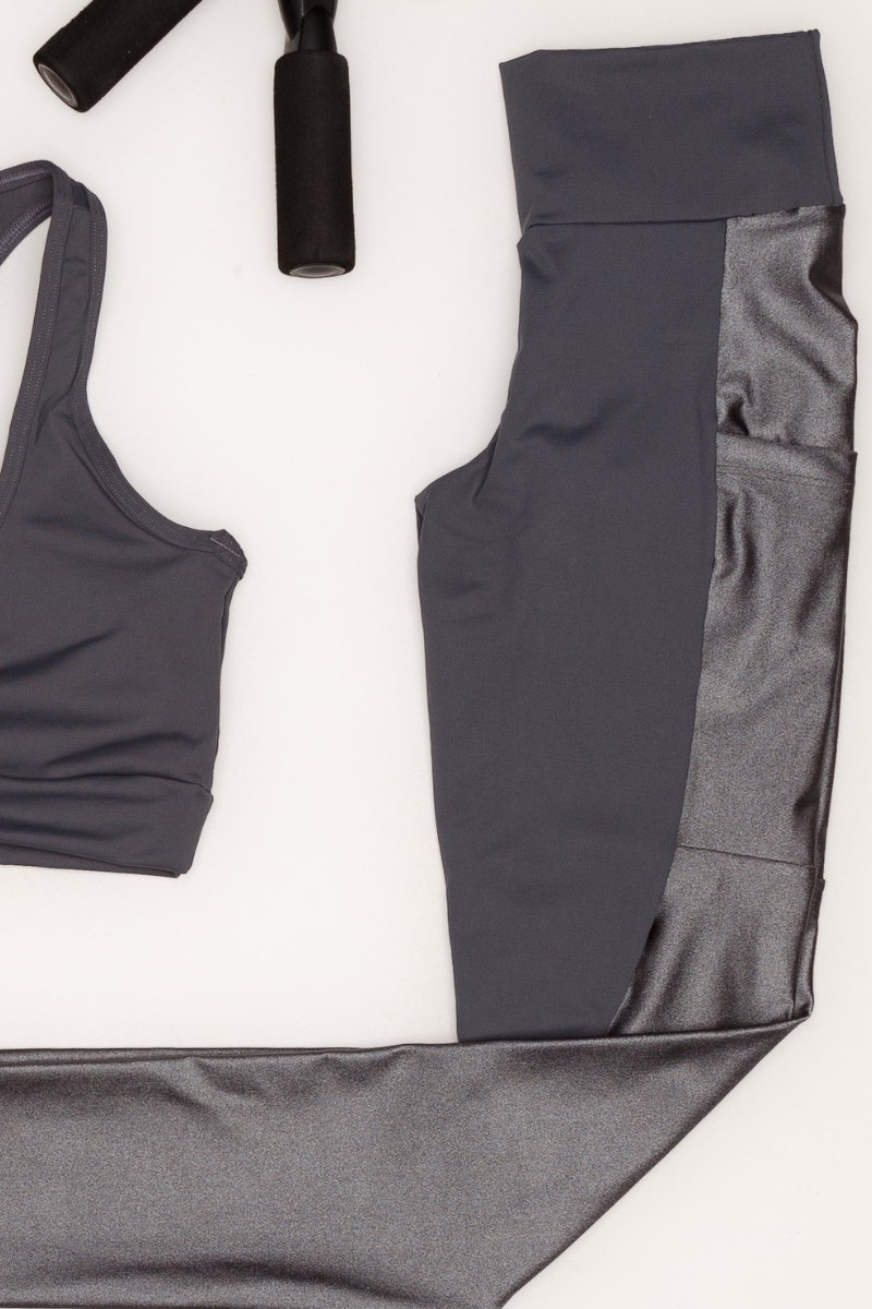 05 calca legging fitness poliamida metalic cinza com bolso