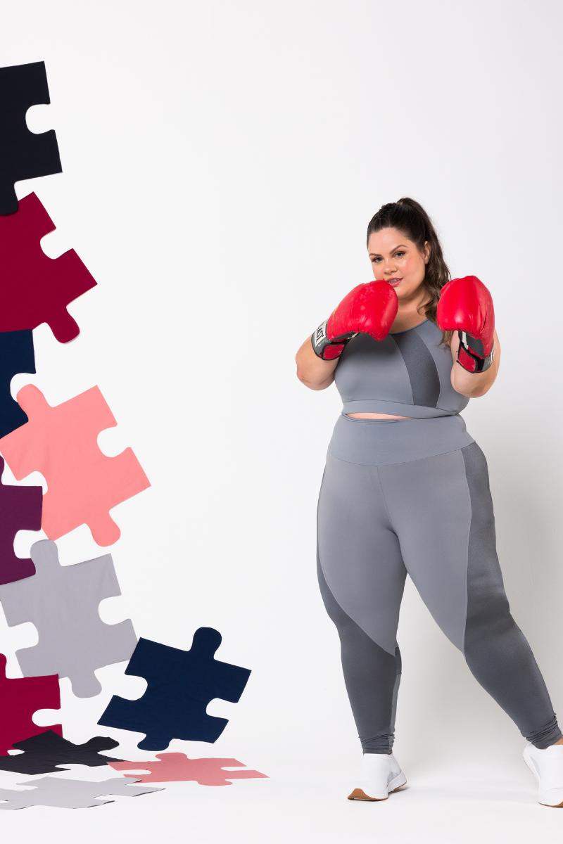 05 calca legging poliamida pluz size cinza com recortes metalic