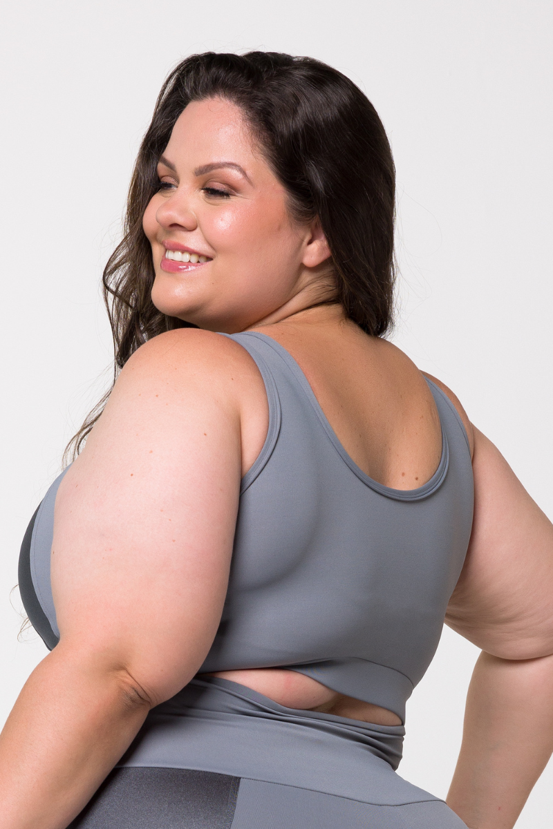 01 top fitness plus size poliamida com recorte cinza
