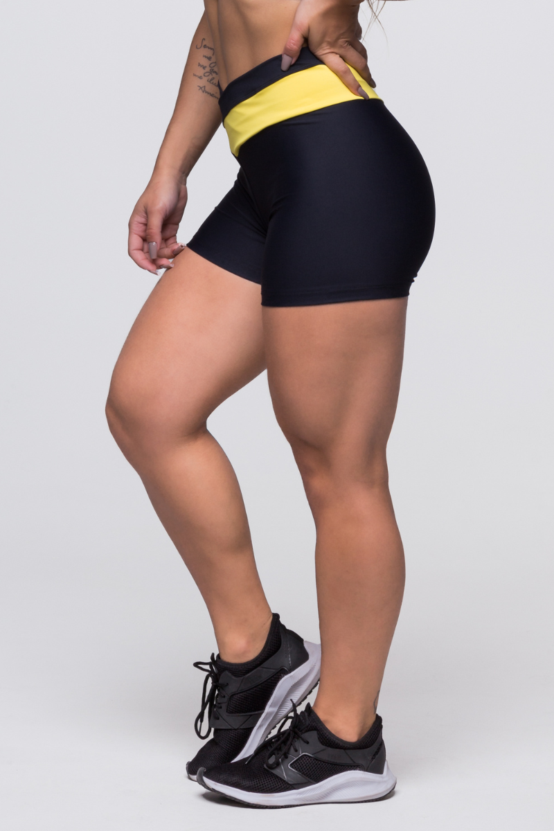07 short fitness poliamida cos transpassado preto com amarelo