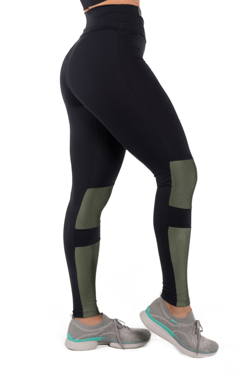 03 calca legging fitness poliamida azul com recortes em metalic