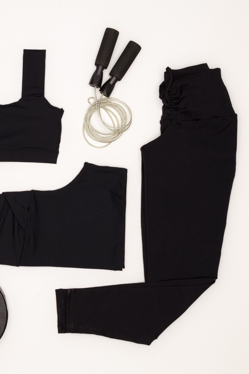 02 calca legging fitness poliamida empina bumbum preto