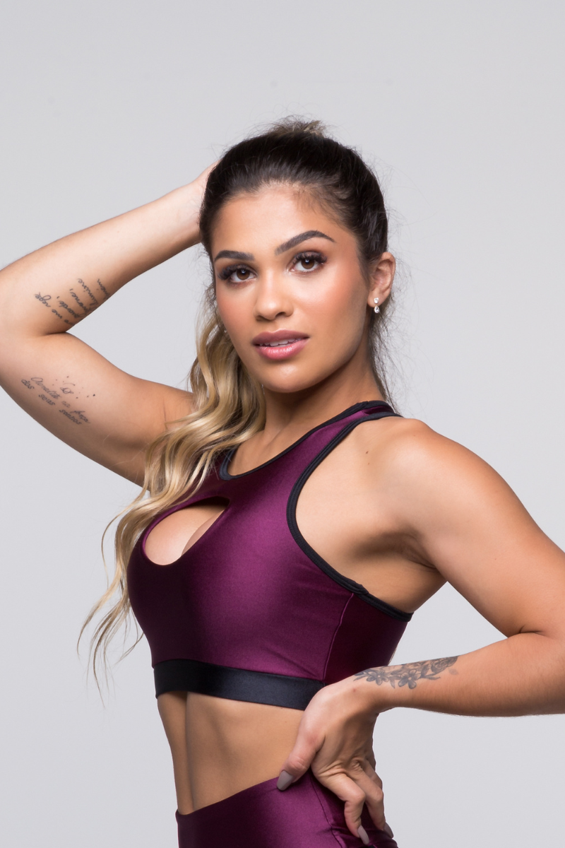 06 top fitness metalic poliamida malbec com preto