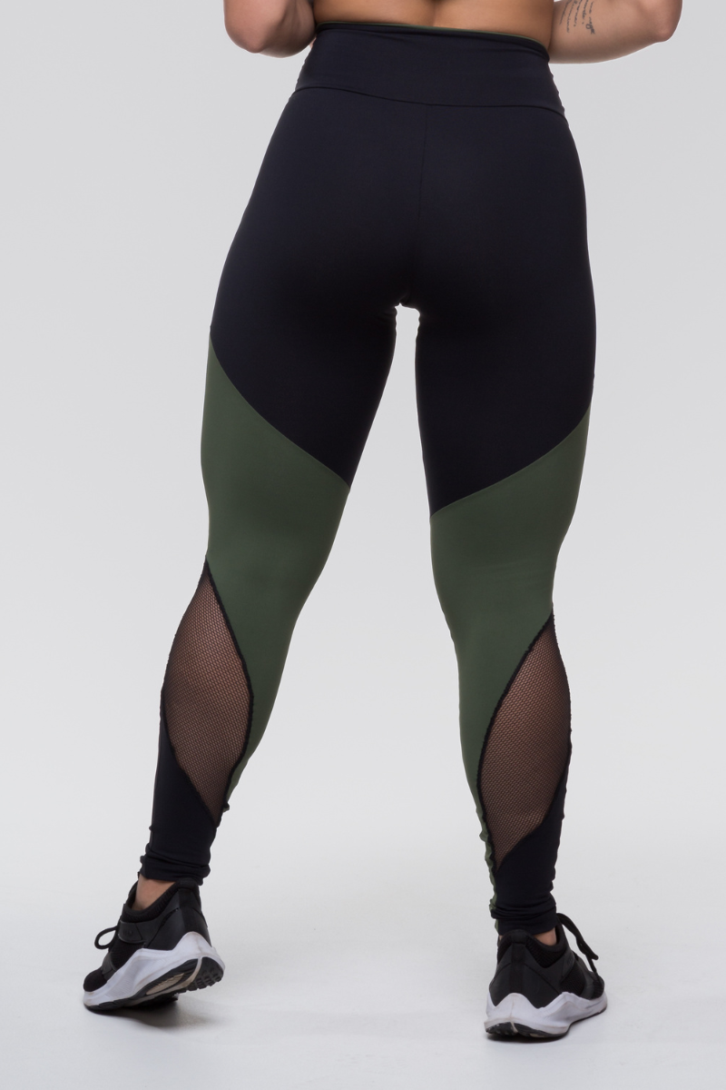 02 calca legging preta com verde militar e tela