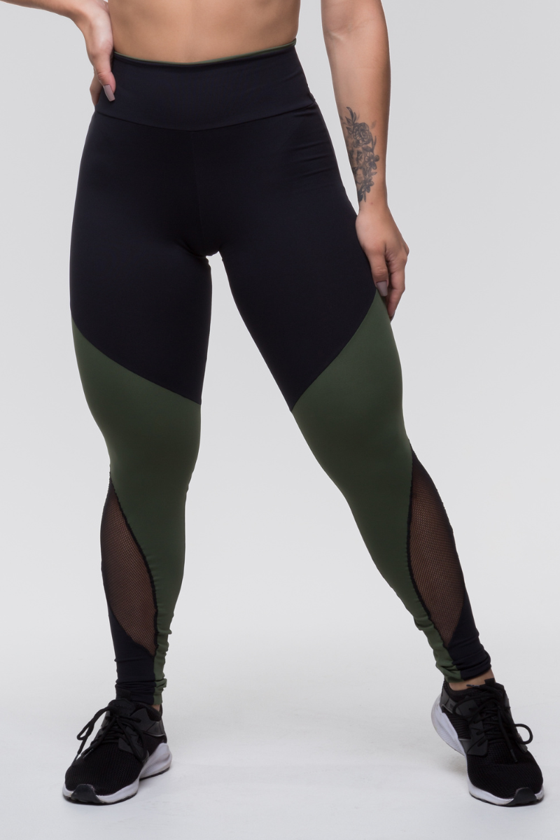 03 calca legging preta com verde militar e tela
