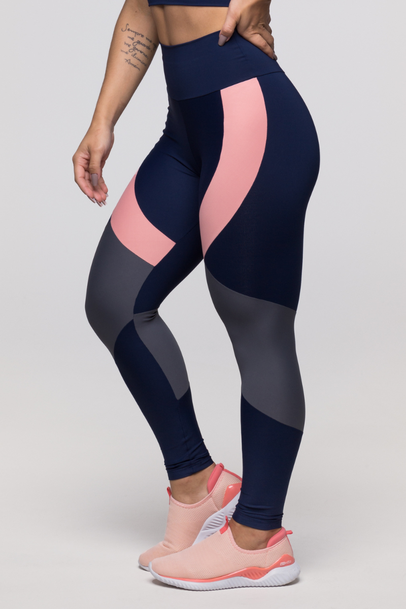 03 calca legging poliamida azul marinho com recortes cinza e merge