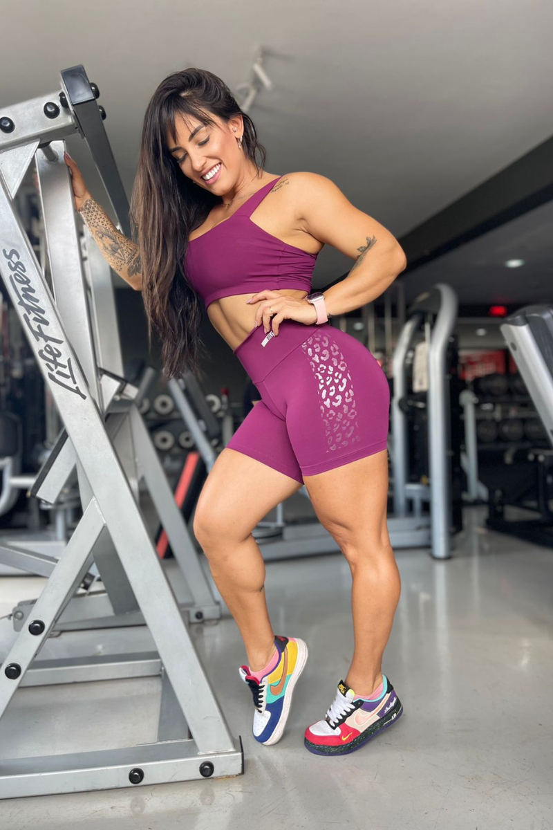 06 short fitness malbec com silk animal print