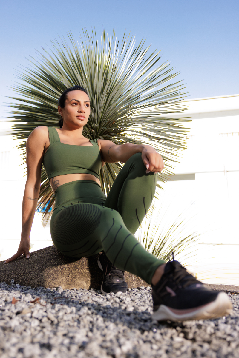 01 cropped top fitness poliamida faixa verde militar