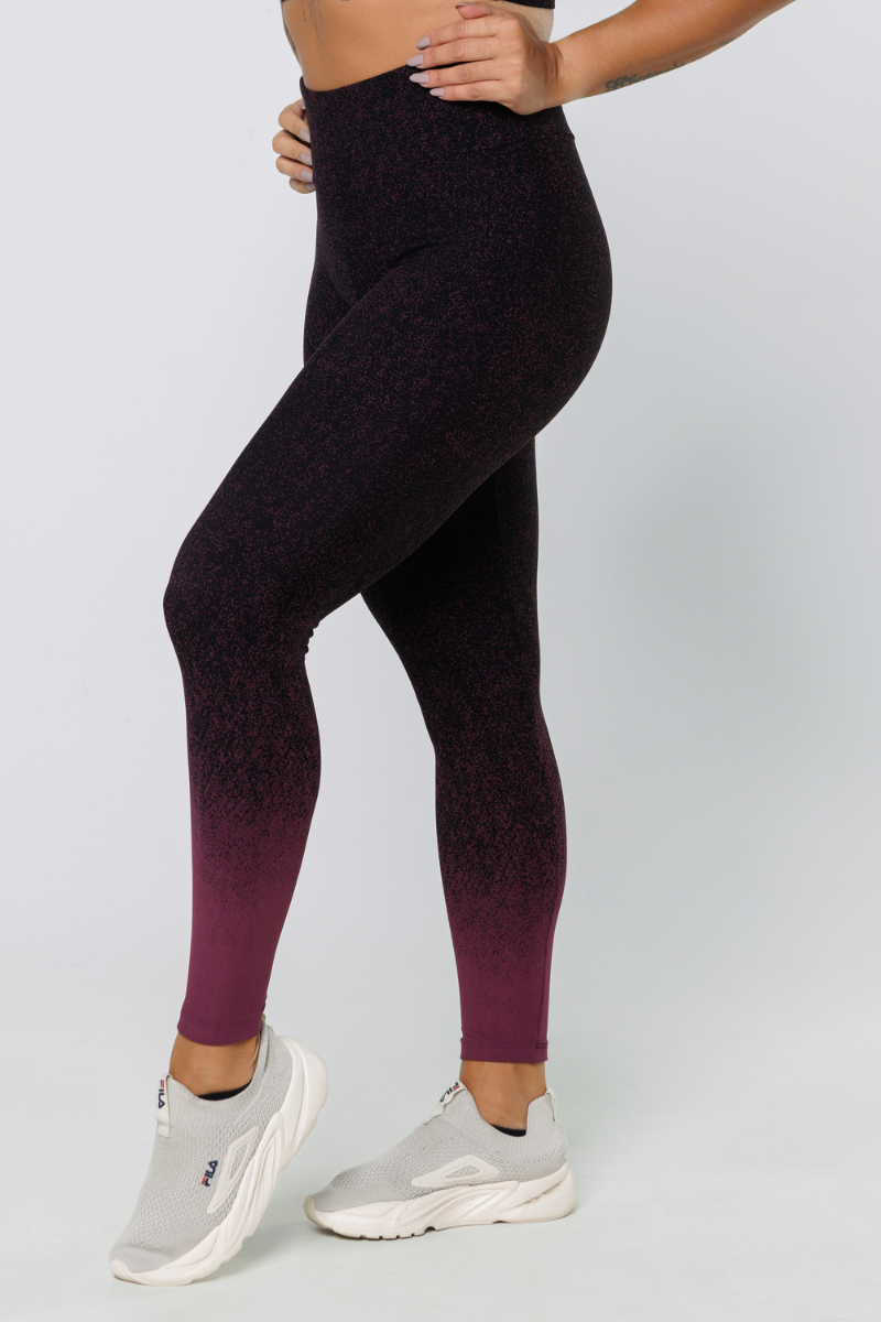 04 calca legging fitness jacquard degrade preto com malbec