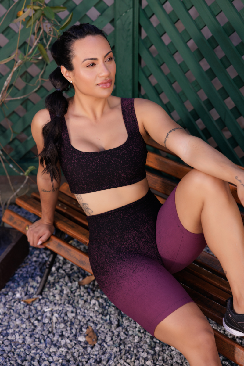 02 cropped fitness faixa jacquard degrade preto com malbec