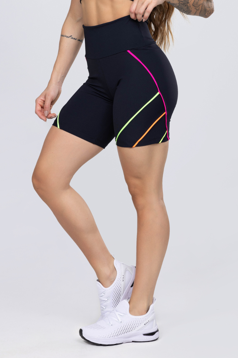 07 bermuda fitness poliamida preta com detalhes em vivo