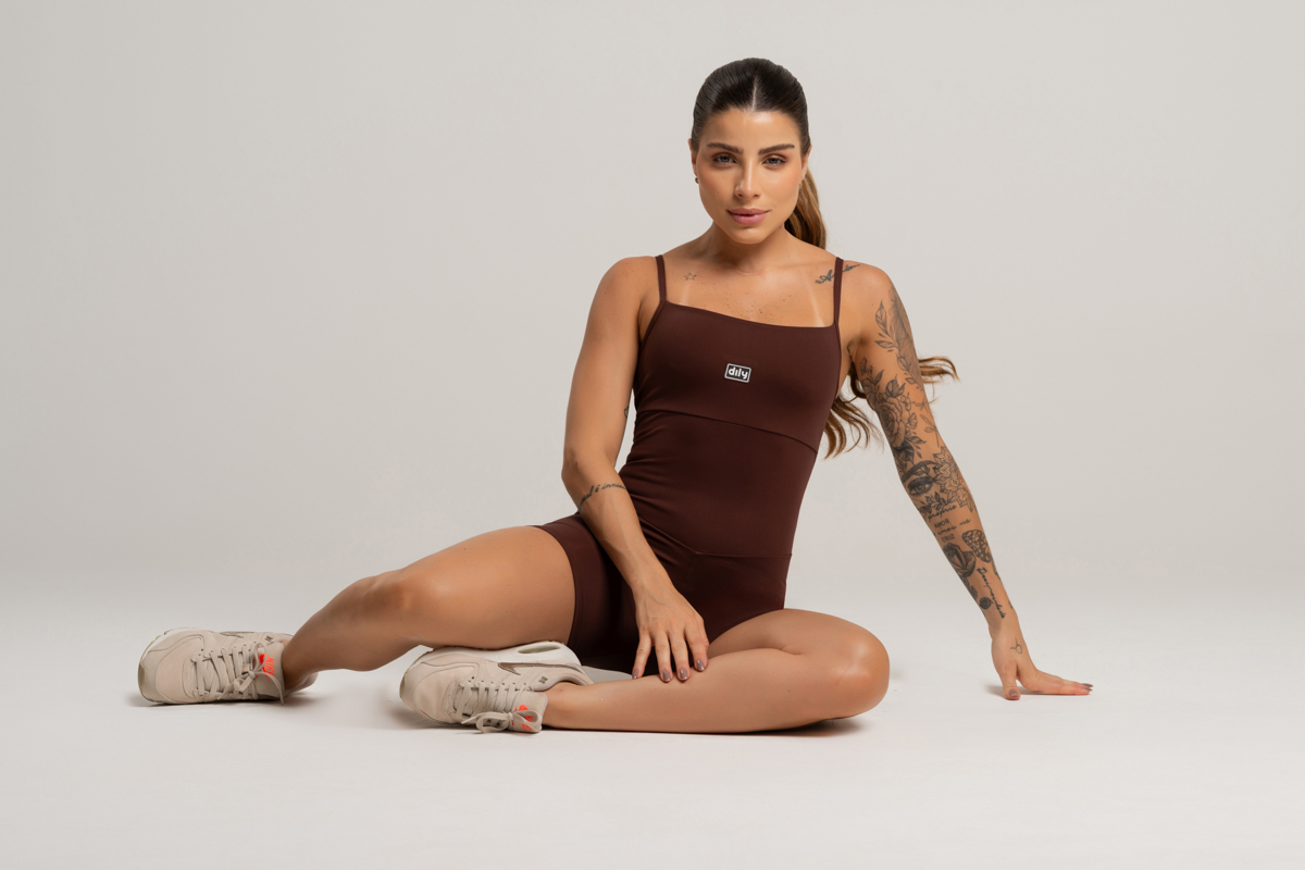 04 macaquinho fitness poliamida marrom