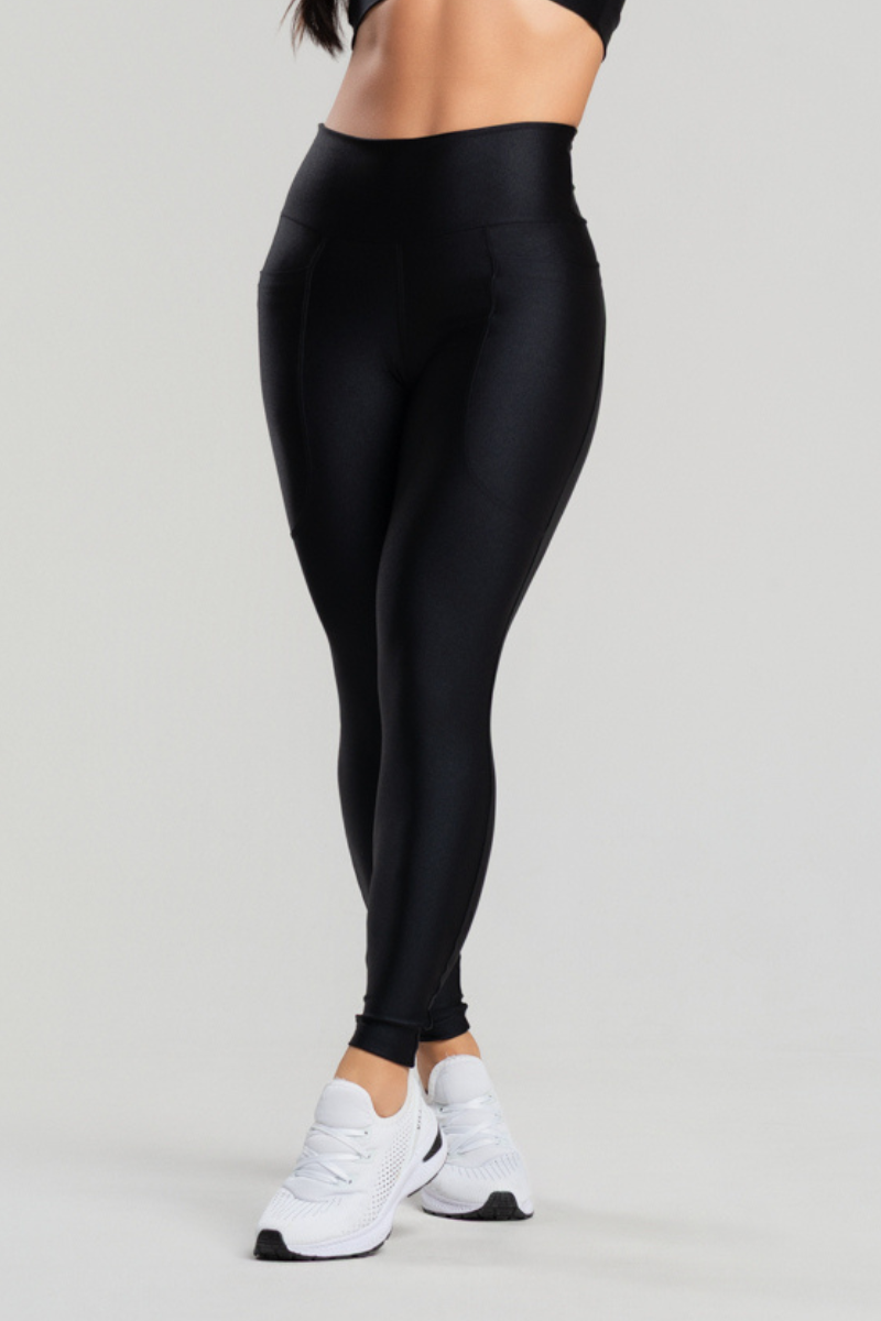02 calca legging fitness poliamida metalic com bolsos preta