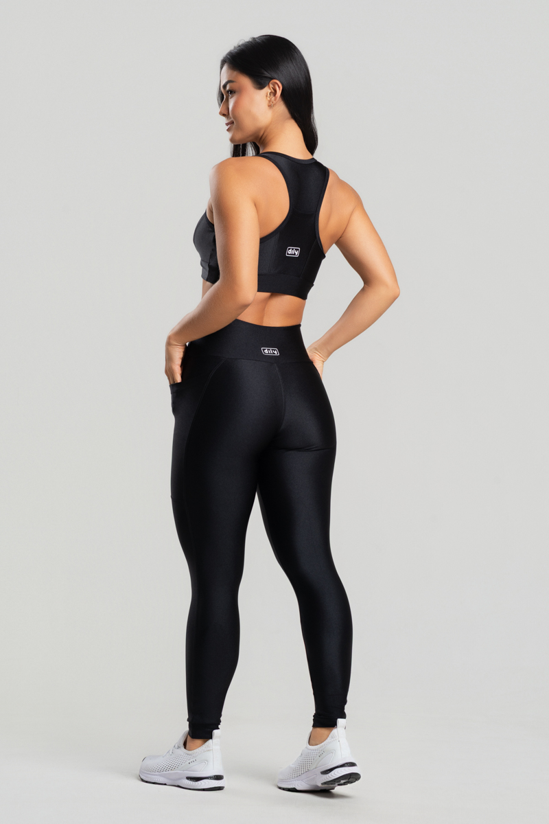 09 calca legging fitness poliamida metalic com bolsos preta