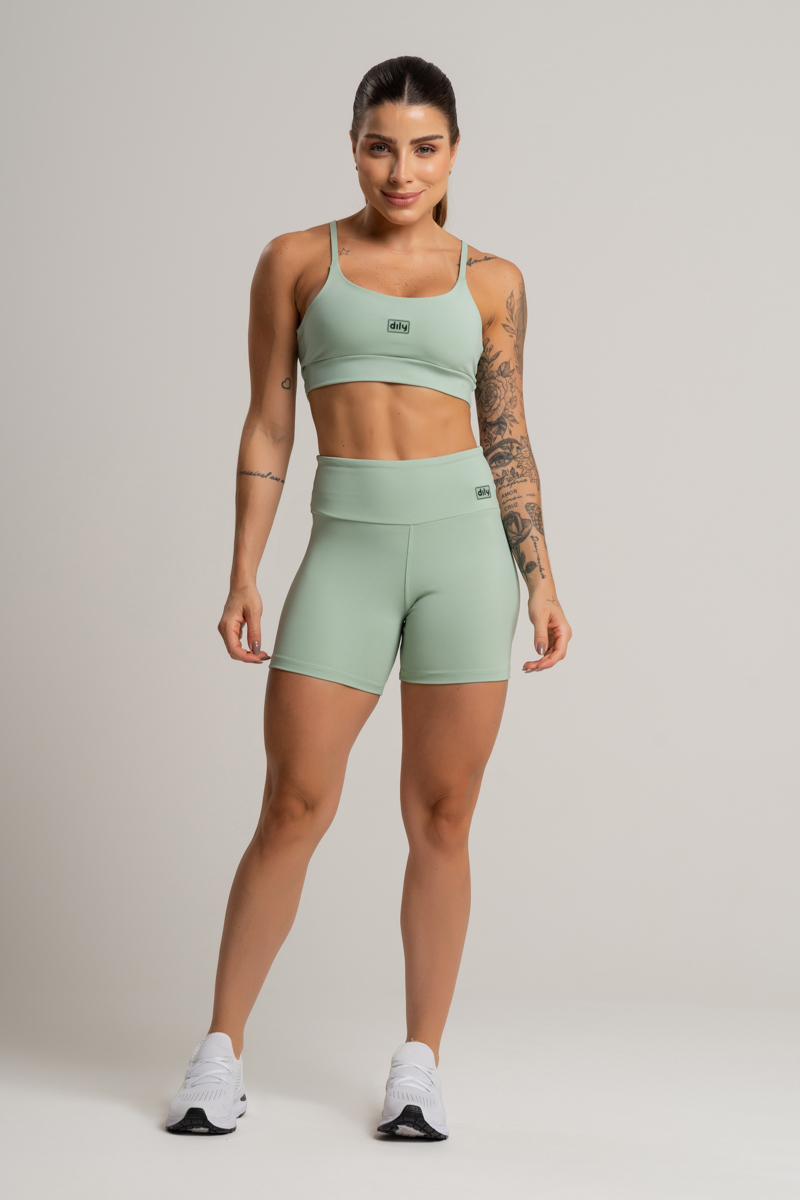 06 shorts fitness feminino basico poliamida verde claro