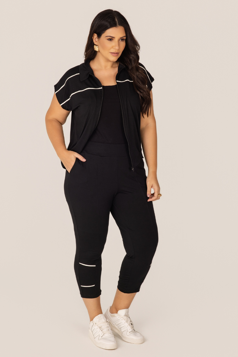 CONJUNTO DE MALHA ESPORTIVO BLUSA DE ZIPER E CALÇA CAPRI PRETO
